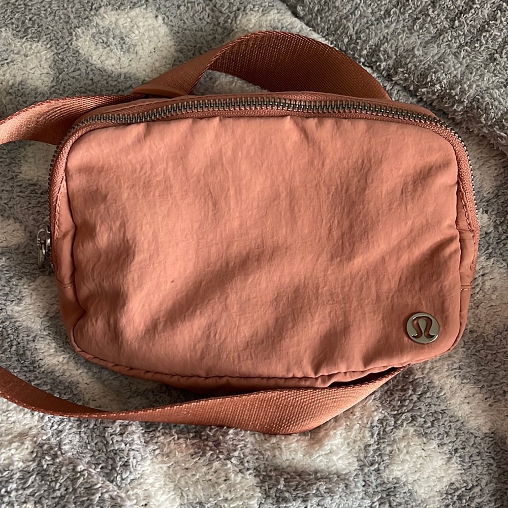 Lululemon-Athletica belt bag, light pink/salmon color
